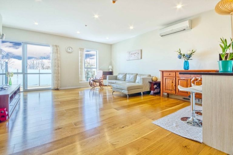 Photo of property in 3/147 Albany Highway, Unsworth Heights, Auckland, 0632
