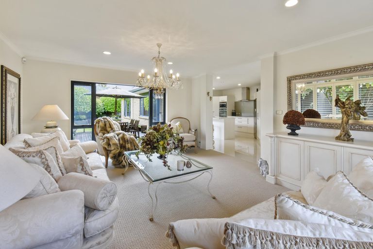 Photo of property in 80 Lothian Brae, Wattle Downs, Auckland, 2103