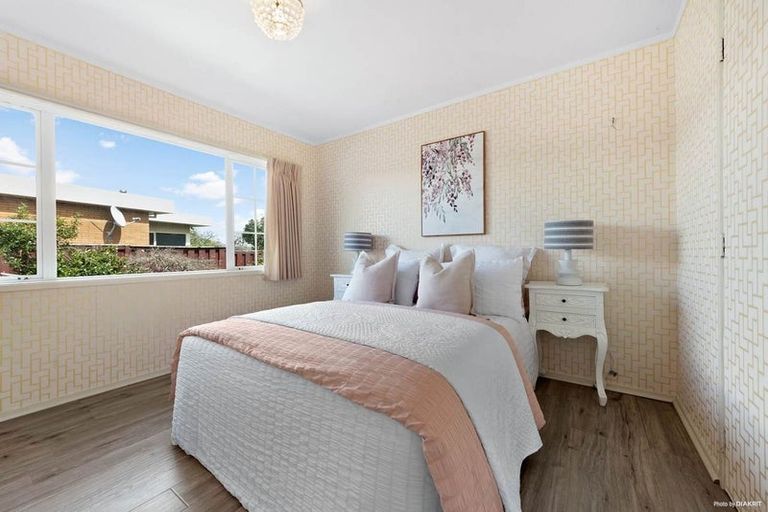 Photo of property in 1 Holly Way, Sunnyhills, Auckland, 2010