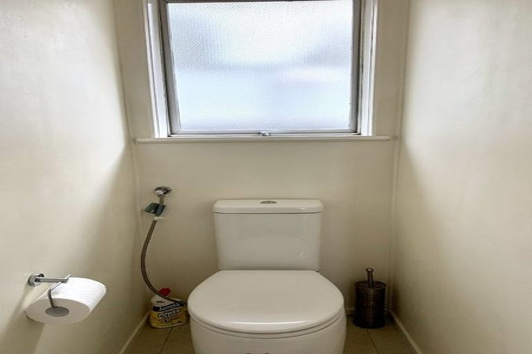 Photo of property in 2/58 Glengarry Road, Glen Eden, Auckland, 0602