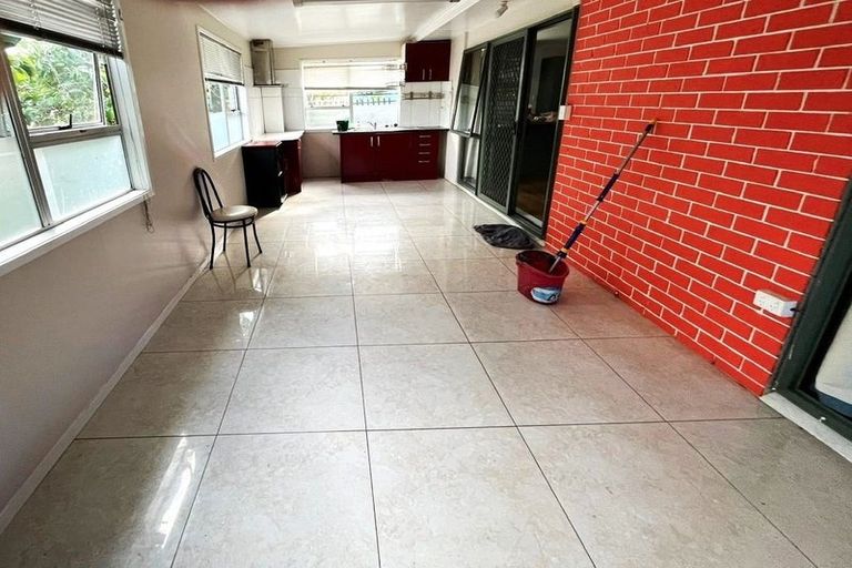 Photo of property in 10 Glenveagh Park Drive, Weymouth, Auckland, 2103