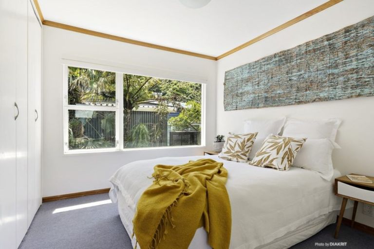 Photo of property in 107 Breaker Bay Road, Breaker Bay, Wellington, 6022