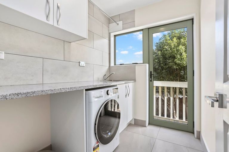 Photo of property in 25 Bannings Way, Hobsonville, Auckland, 0618