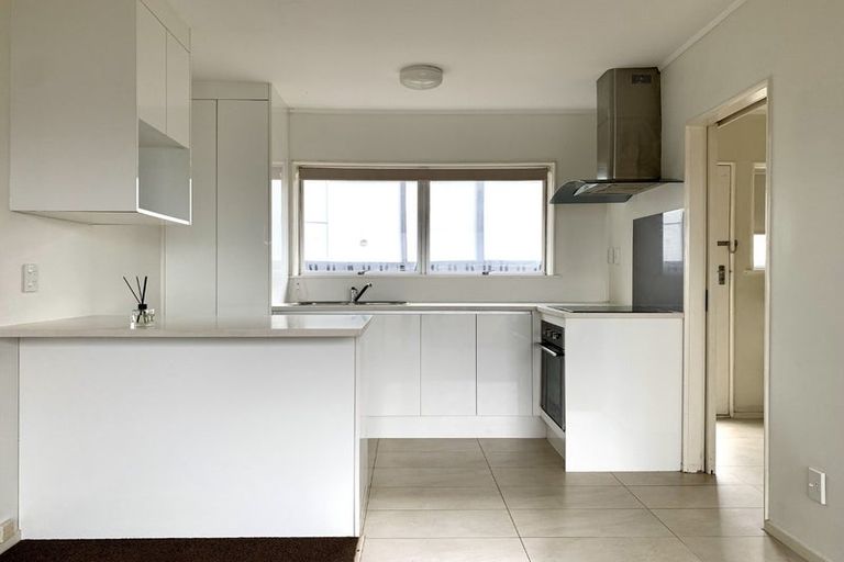 Photo of property in 2/58 Glengarry Road, Glen Eden, Auckland, 0602