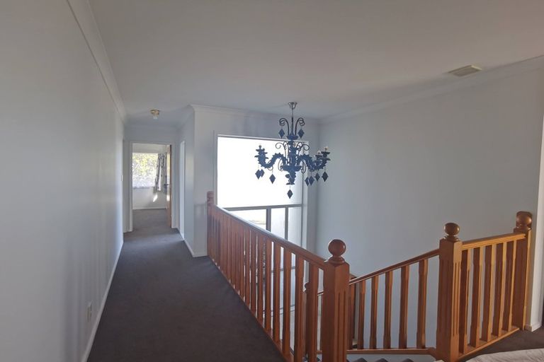 Photo of property in 2 Anure Place, Highland Park, Auckland, 2010