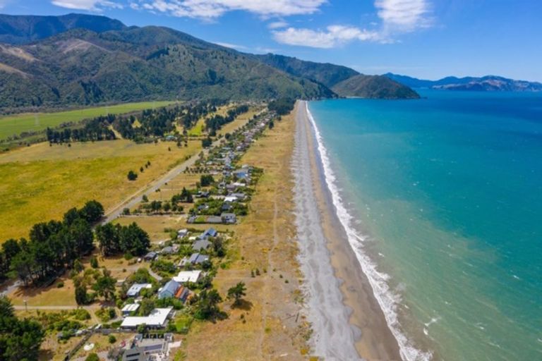 Photo of property in 90 Rarangi Beach Road, Rarangi, Blenheim, 7273