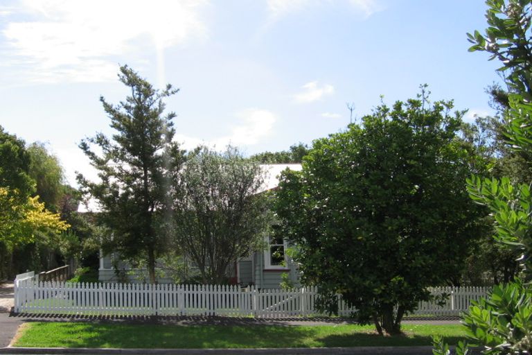 Photo of property in 23 Summer Street, Stanley Point, Auckland, 0624