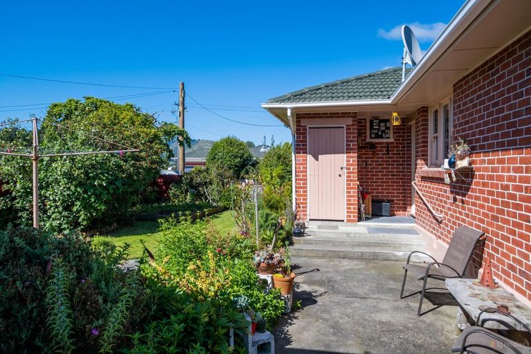 Photo of property in 15 Point Bush Road, Waimate, 7924