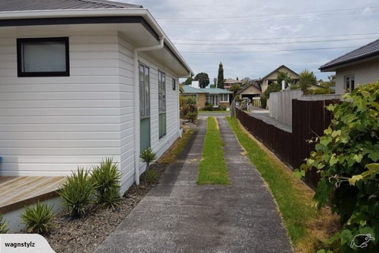 Photo of property in 43 Ngatai Road, Otumoetai, Tauranga, 3110