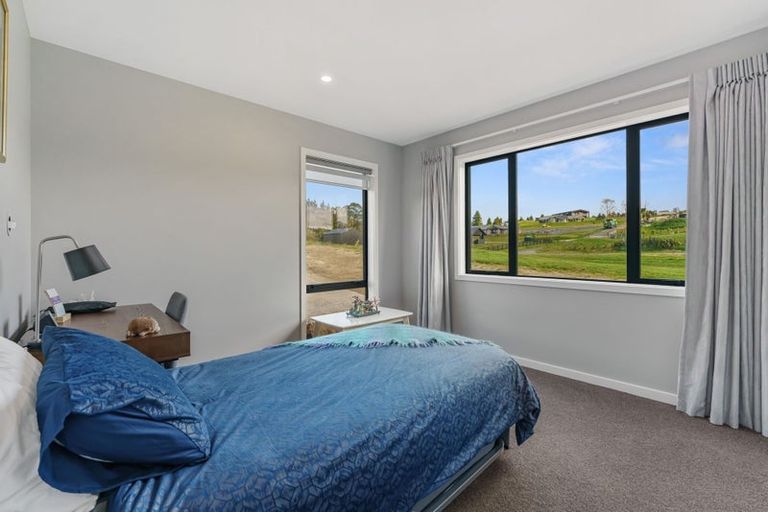 Photo of property in 5 Vickers Way, Acacia Bay, Taupo, 3385