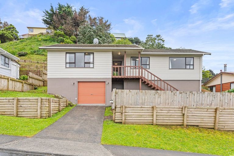 Photo of property in 18 Forglen Place, Tawa, Wellington, 5028