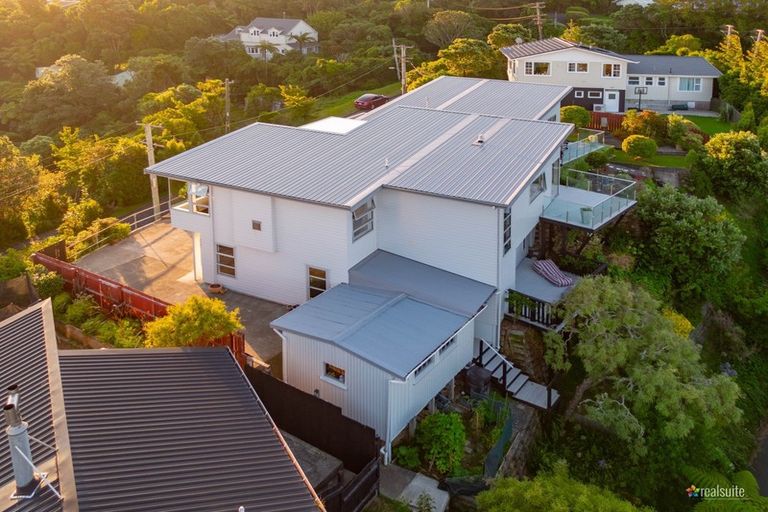 Photo of property in 37 Pekanga Road, Normandale, Lower Hutt, 5010