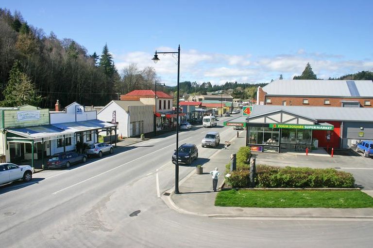 Photo of property in 21 Ross Place, Lawrence, 9532