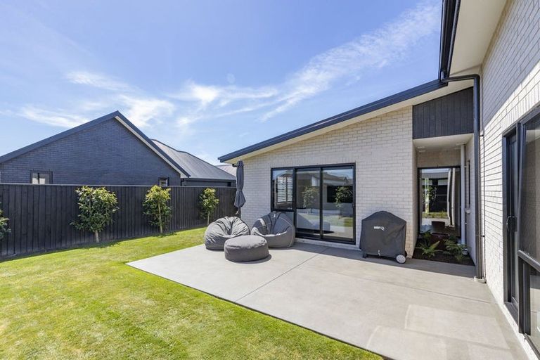 Photo of property in 17 Saint James Place, Rangiora, 7400