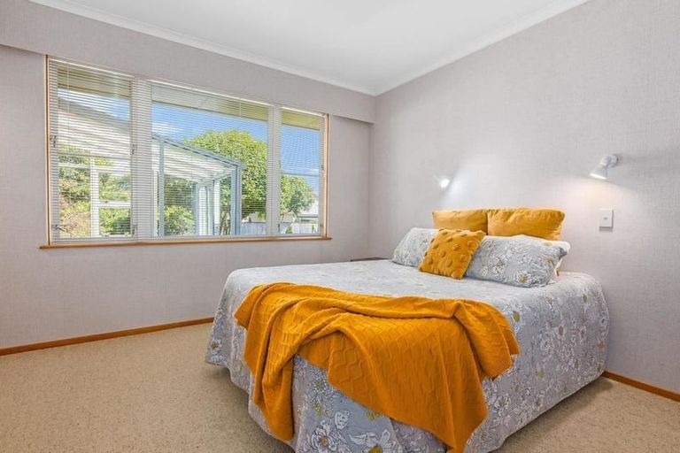 Photo of property in 11 Iti Grove, Waikanae, 5036