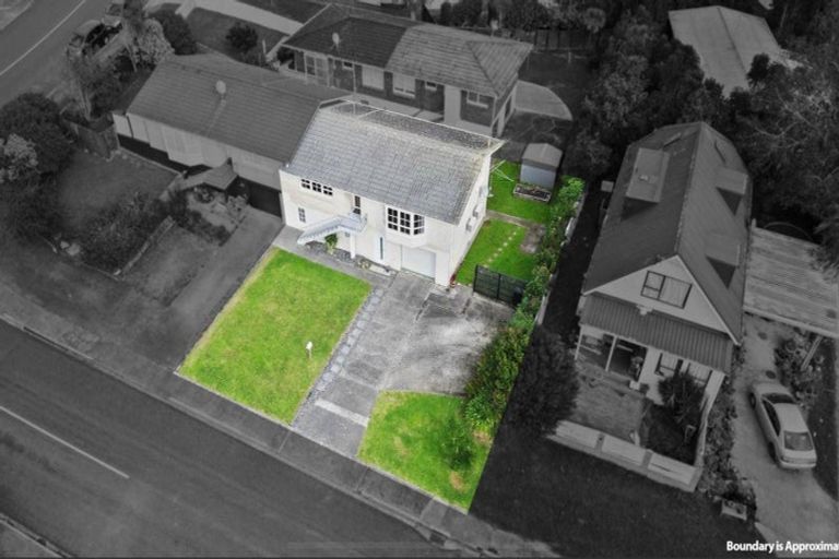 Photo of property in 2/14 Ellice Road, Totara Vale, Auckland, 0629