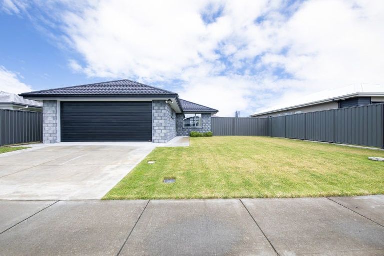 Photo of property in 21 Hurunui Drive, Te Awa, Napier, 4110