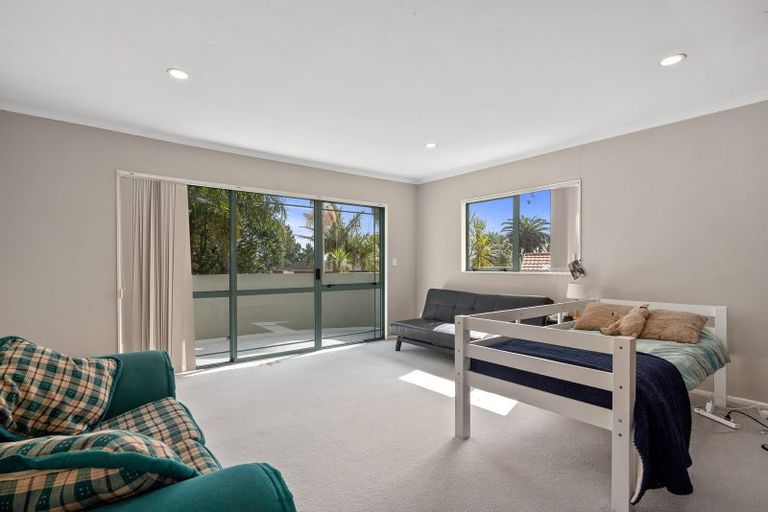 Photo of property in 24 Calypso Way, Unsworth Heights, Auckland, 0632