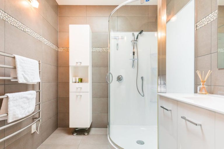 Photo of property in 1/11 Garmons Way, Castor Bay, Auckland, 0620