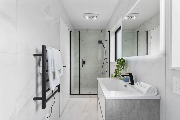 Photo of property in 44d Blakeborough Drive, Forrest Hill, Auckland, 0620