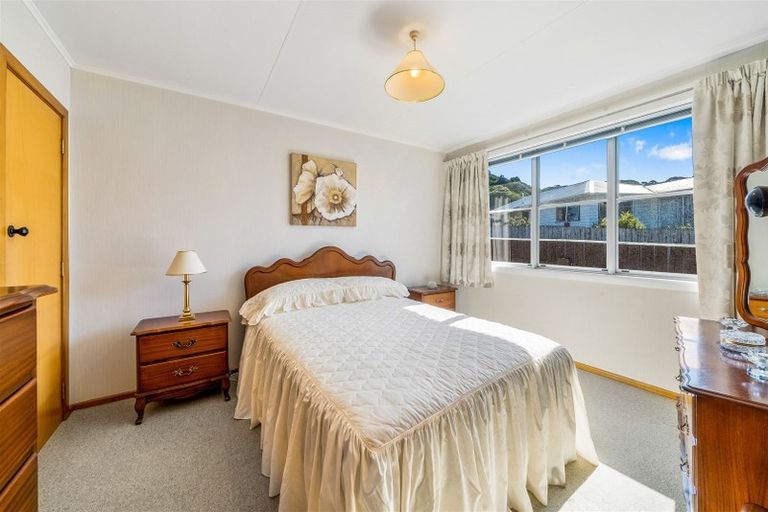 Photo of property in 32 Rangituhi Crescent, Takapuwahia, Porirua, 5022