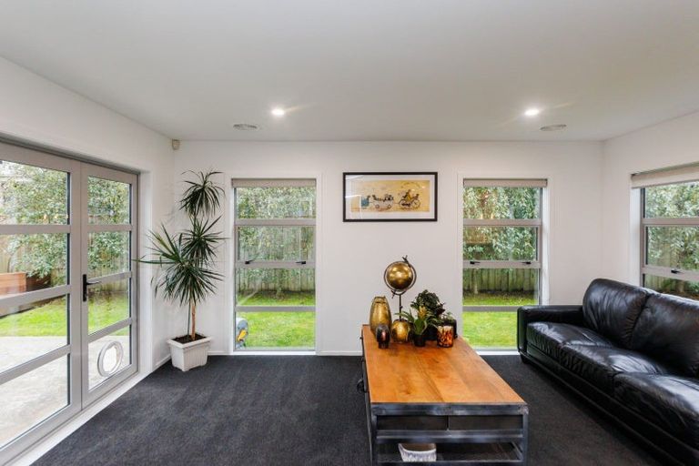 Photo of property in 25 Medallion Court, Kelvin Grove, Palmerston North, 4414