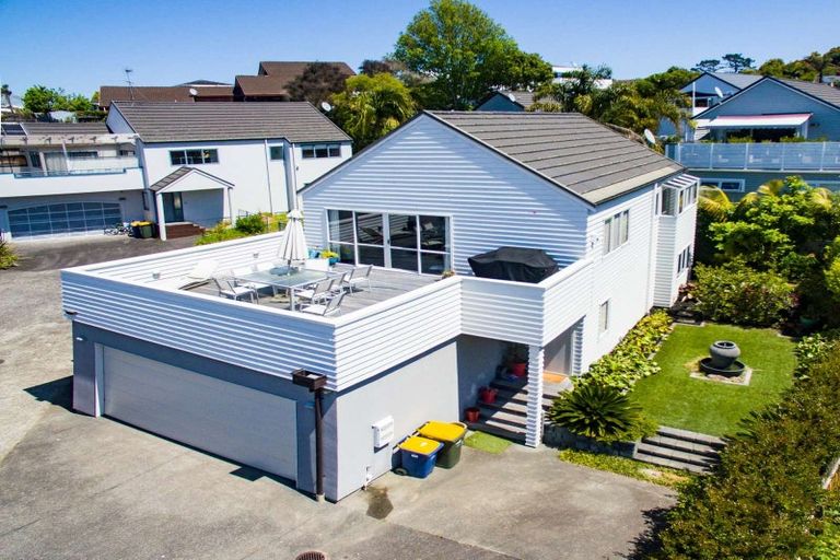 Photo of property in 129 Hobsonville Road, West Harbour, Auckland, 0618