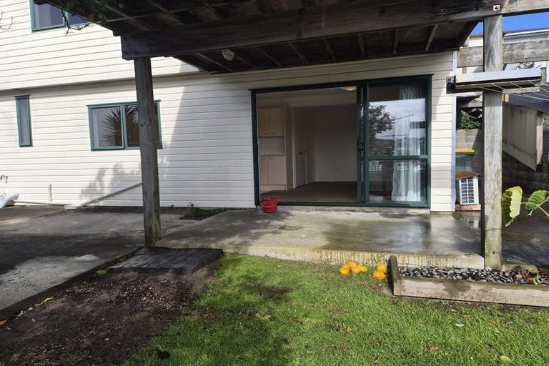 Photo of property in 106a Awaruku Road, Torbay, Auckland, 0630