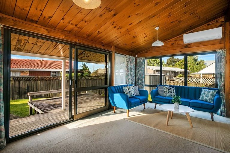 Photo of property in 2/8 Chichester Drive, Rosehill, Papakura, 2113