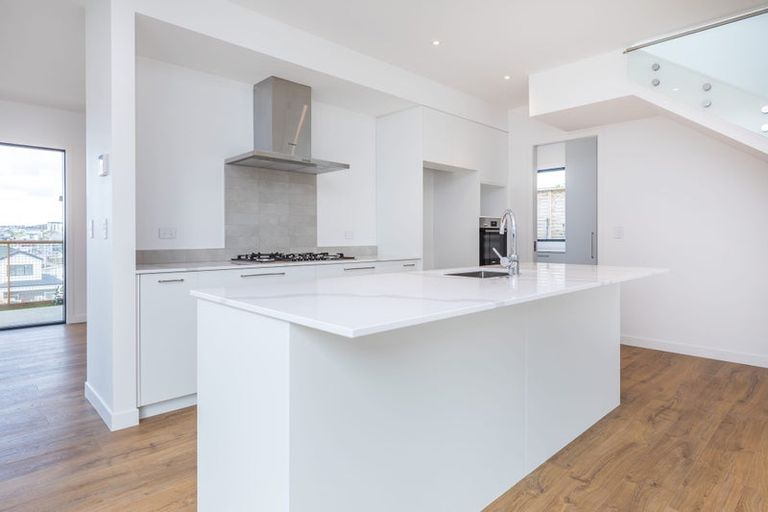 Photo of property in 9 Kumukumu Road, Long Bay, Auckland, 0630