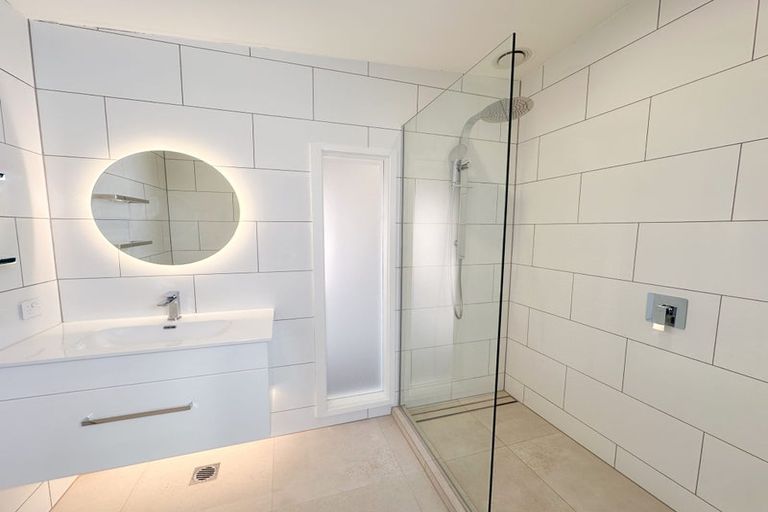 Photo of property in 4 Black Rock Road, Newlands, Wellington, 6037