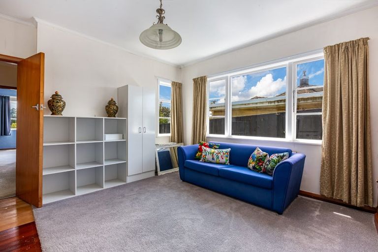 Photo of property in 18 Chester Road, Tawa, Wellington, 5028