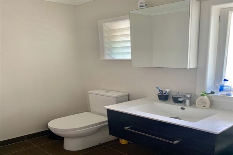 Photo of property in 4/2 Outhwaite Lane, Grafton, Auckland, 1023