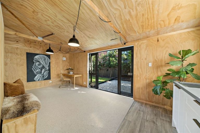 Photo of property in 17 Karamu Street, Te Atatu Peninsula, Auckland, 0610