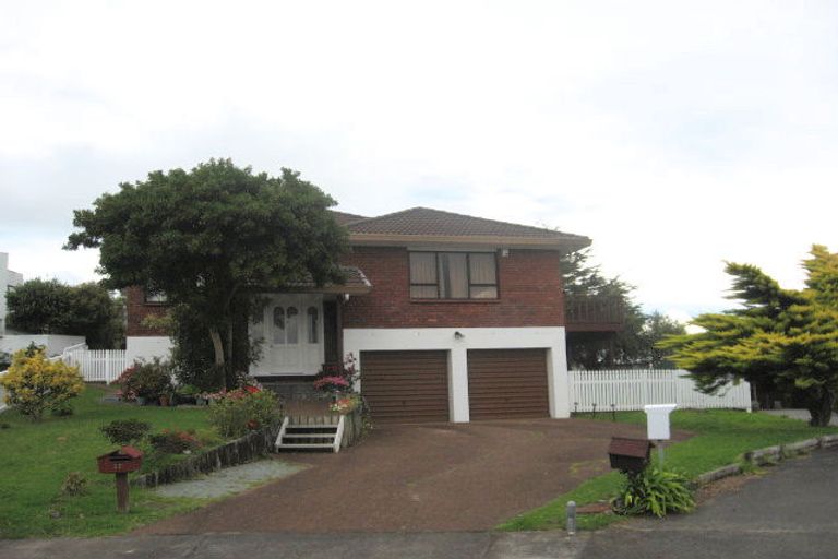 Photo of property in 25 Glenshee Place, Highland Park, Auckland, 2010