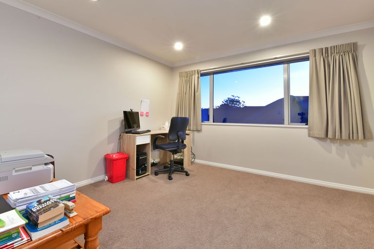 Photo of property in 16 Bartlett Drive, Silverdale, 0932