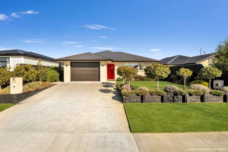 Photo of property in 37 Waituna Street, Pegasus, 7612
