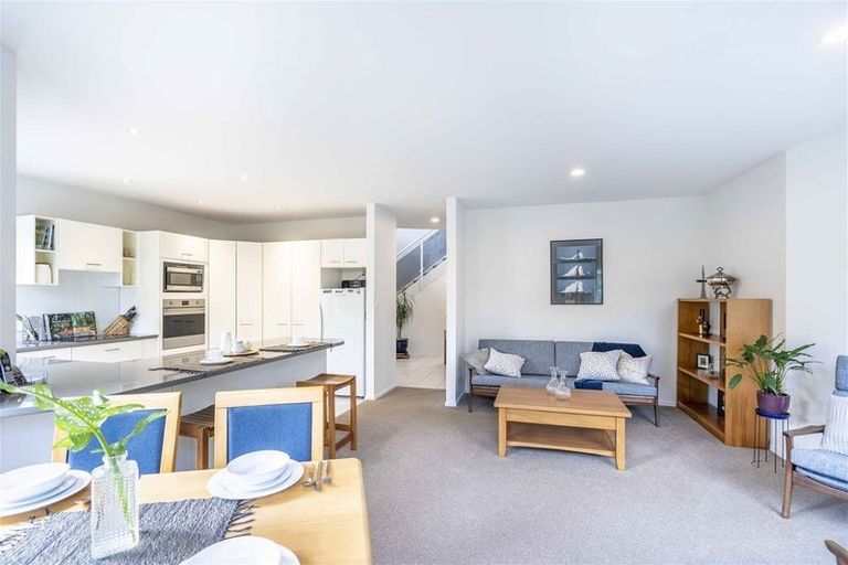 Photo of property in 10 Mistral Place, West Harbour, Auckland, 0618