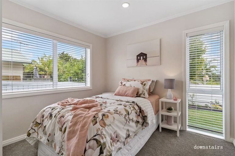 Photo of property in 2/862 East Coast Road, Northcross, Auckland, 0630