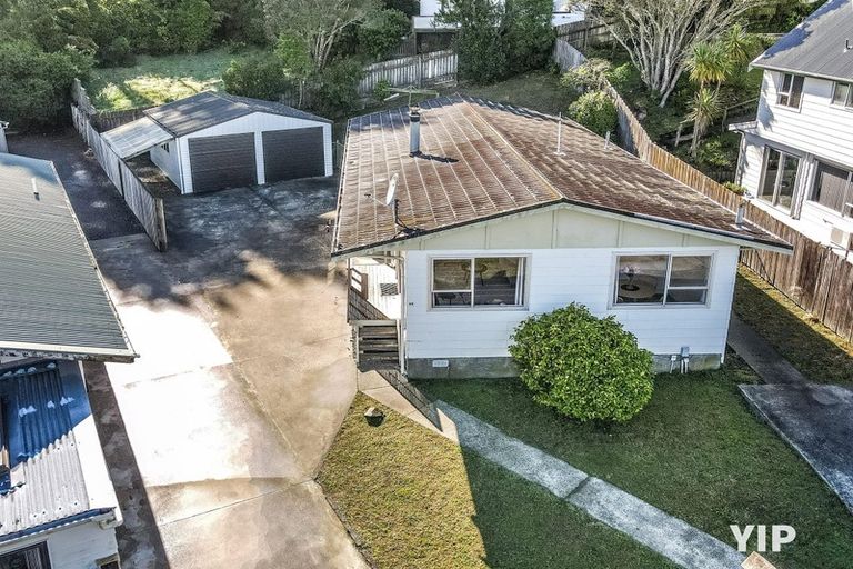 Photo of property in 68 Colchester Crescent, Newlands, Wellington, 6037