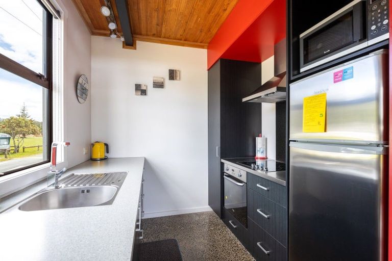 Photo of property in 102 Eighth Avenue, Urenui, 4377