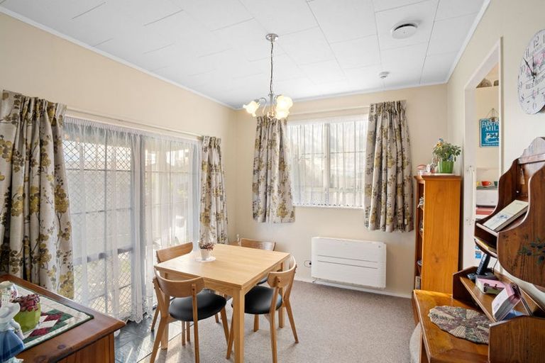 Photo of property in 10 Broadbelt Grove, Levin, 5510