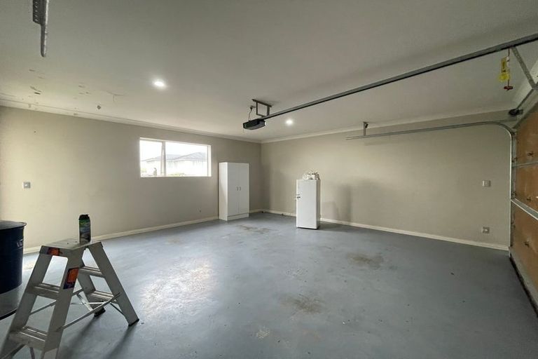 Photo of property in 32 Kaseng Place, East Tamaki Heights, Auckland, 2016