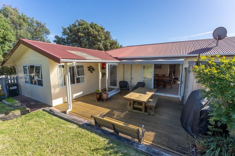 Photo of property in 50 Moana Street, Otaki Beach, Otaki, 5512