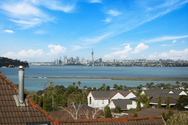 Photo of property in 27 Cherub Place, West Harbour, Auckland, 0618