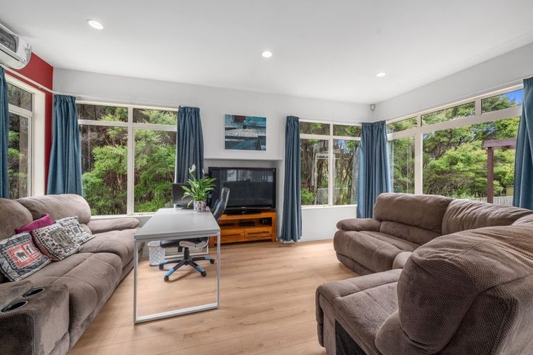 Photo of property in 38 Ravenstone Place, Chatswood, Auckland, 0626