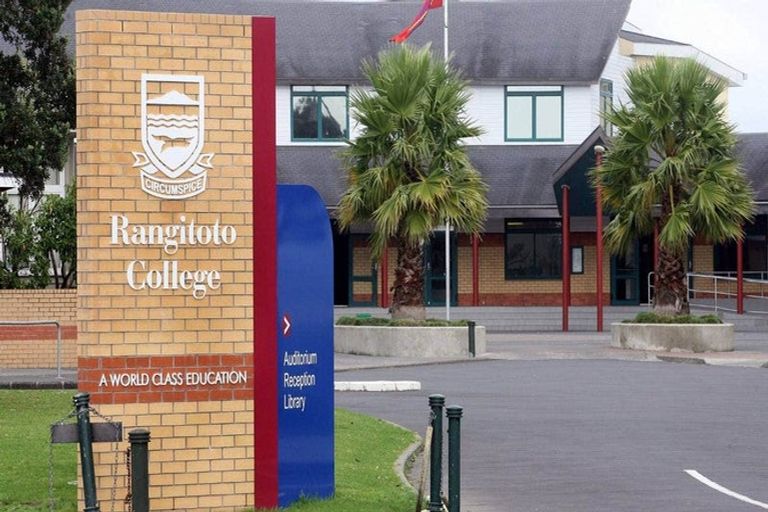 Photo of property in 1 Peony Mews, Oteha, Auckland, 0632