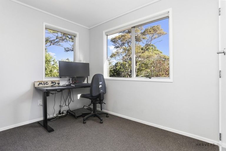 Photo of property in 7 Stallard Place, Glen Eden, Auckland, 0602