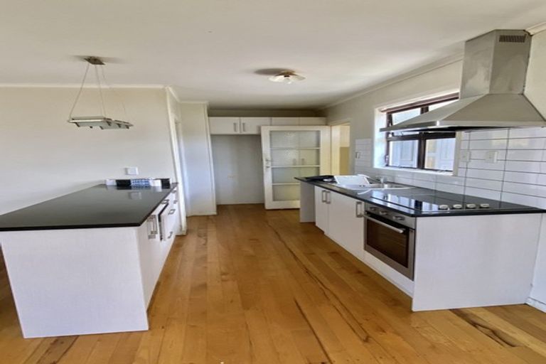 Photo of property in 488 East Coast Road, Windsor Park, Auckland, 0630
