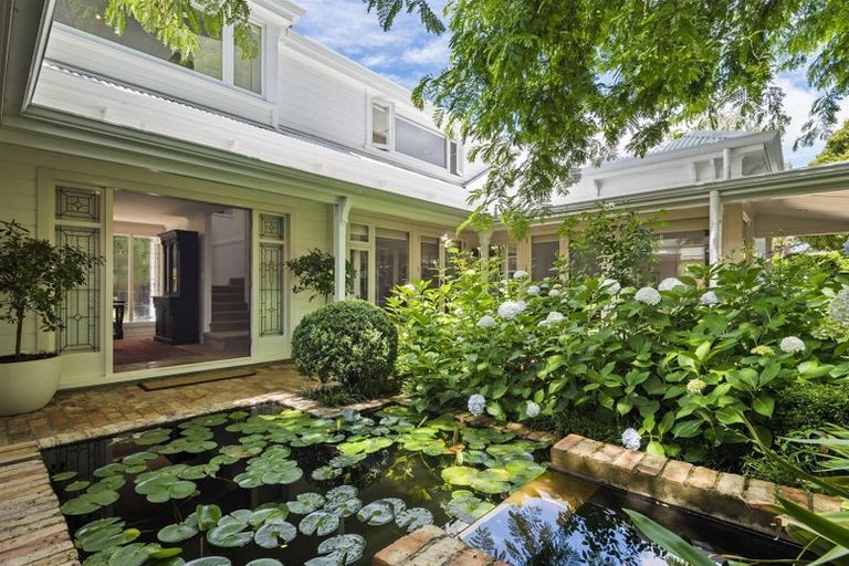 Photo of property in 49b Roland Road, Greenhithe, Auckland, 0632